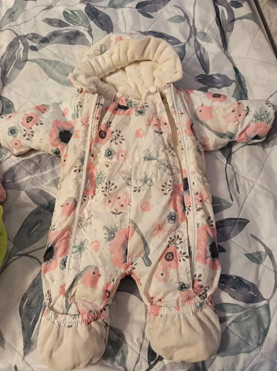 Детские комбинезоны и костюмы