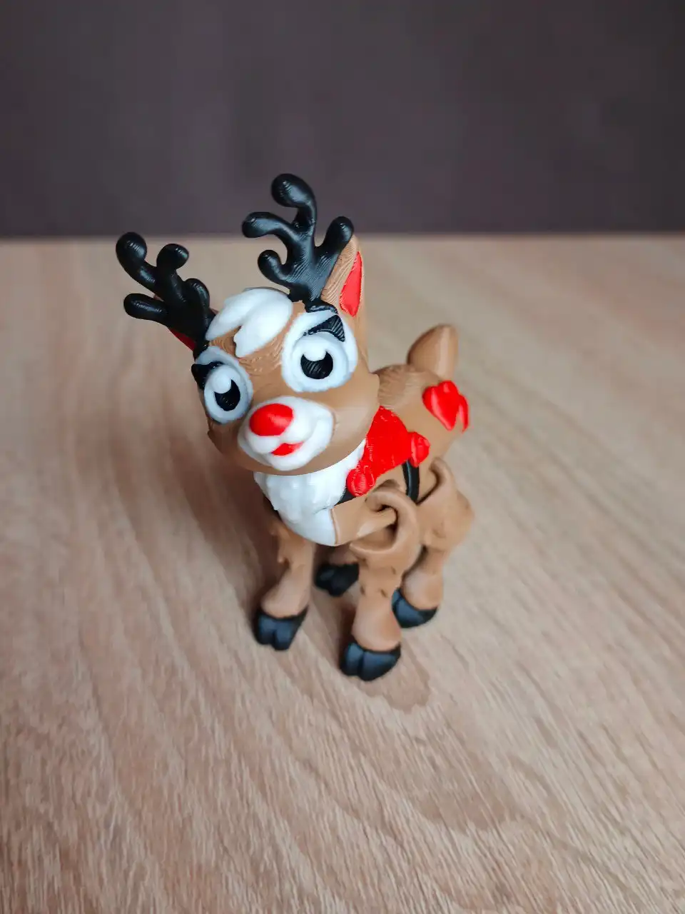 Очаровательный олененок Деда Мороза