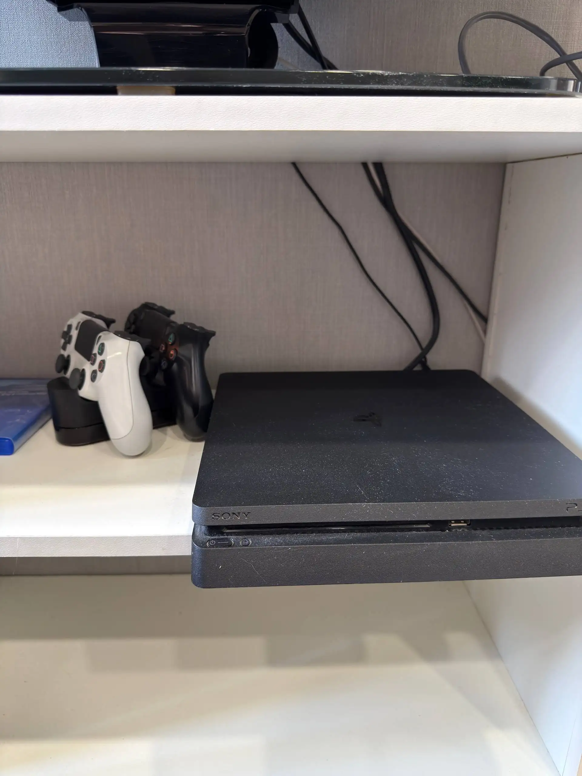 Продается PlayStation 4 - Игровые консоли (Электроника) в Нижний Новгород