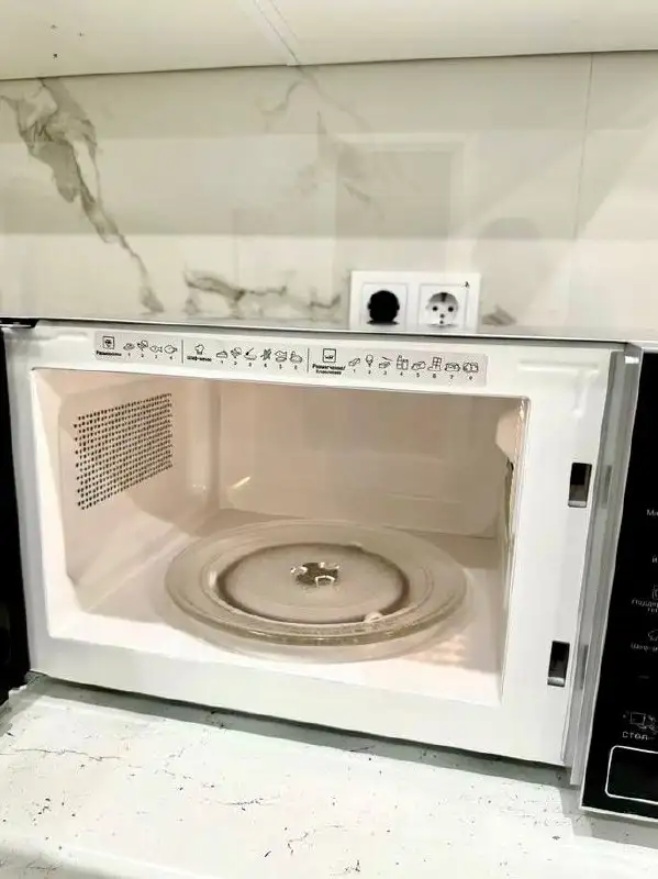 Микроволновая печь с минимальным использованием - Кухонная техника (Барахолка) в Нижний Новгород