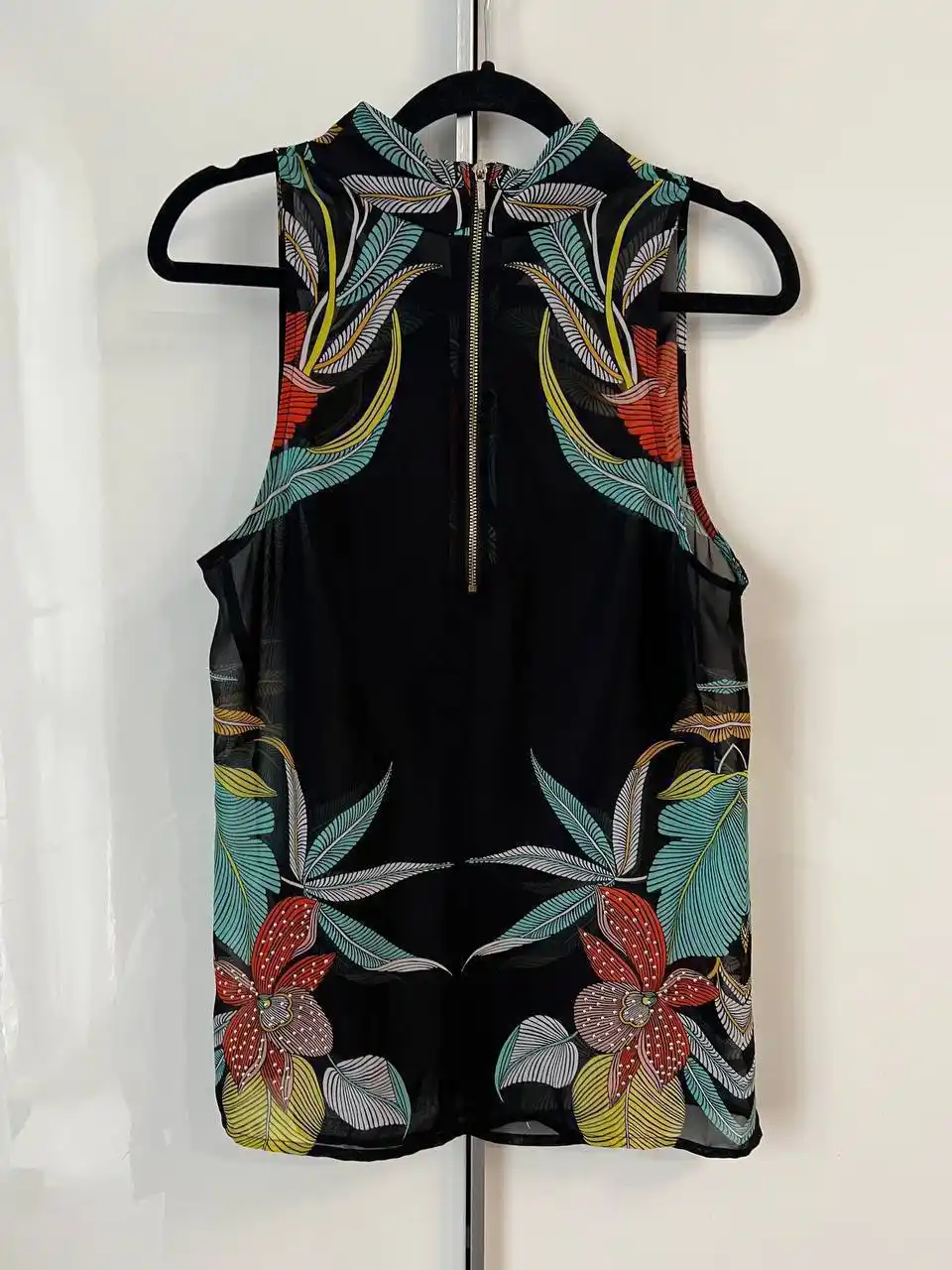 Новый топ Guess размер S