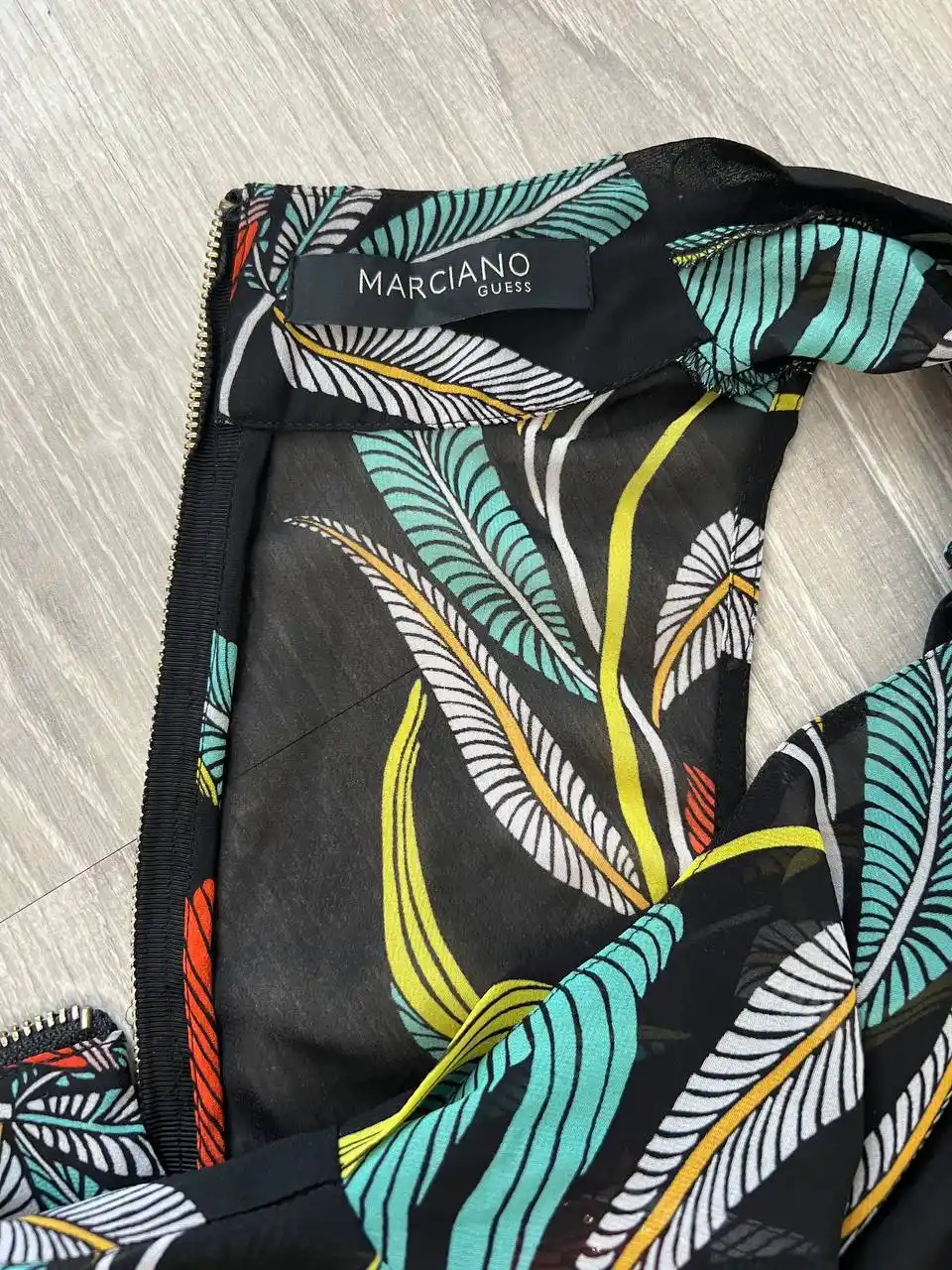 Новый топ Guess размер S