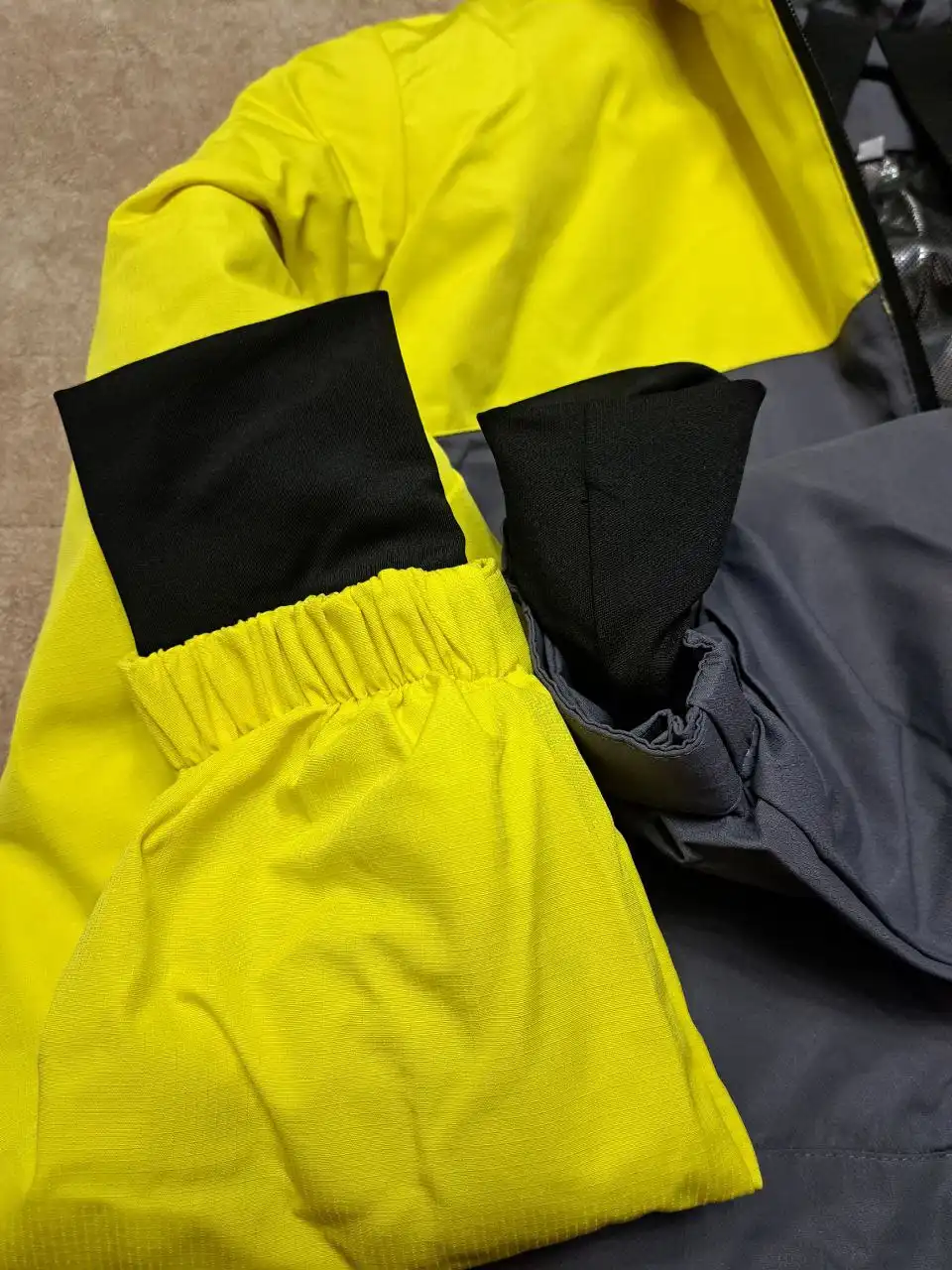 Продам комбинезон размер 50