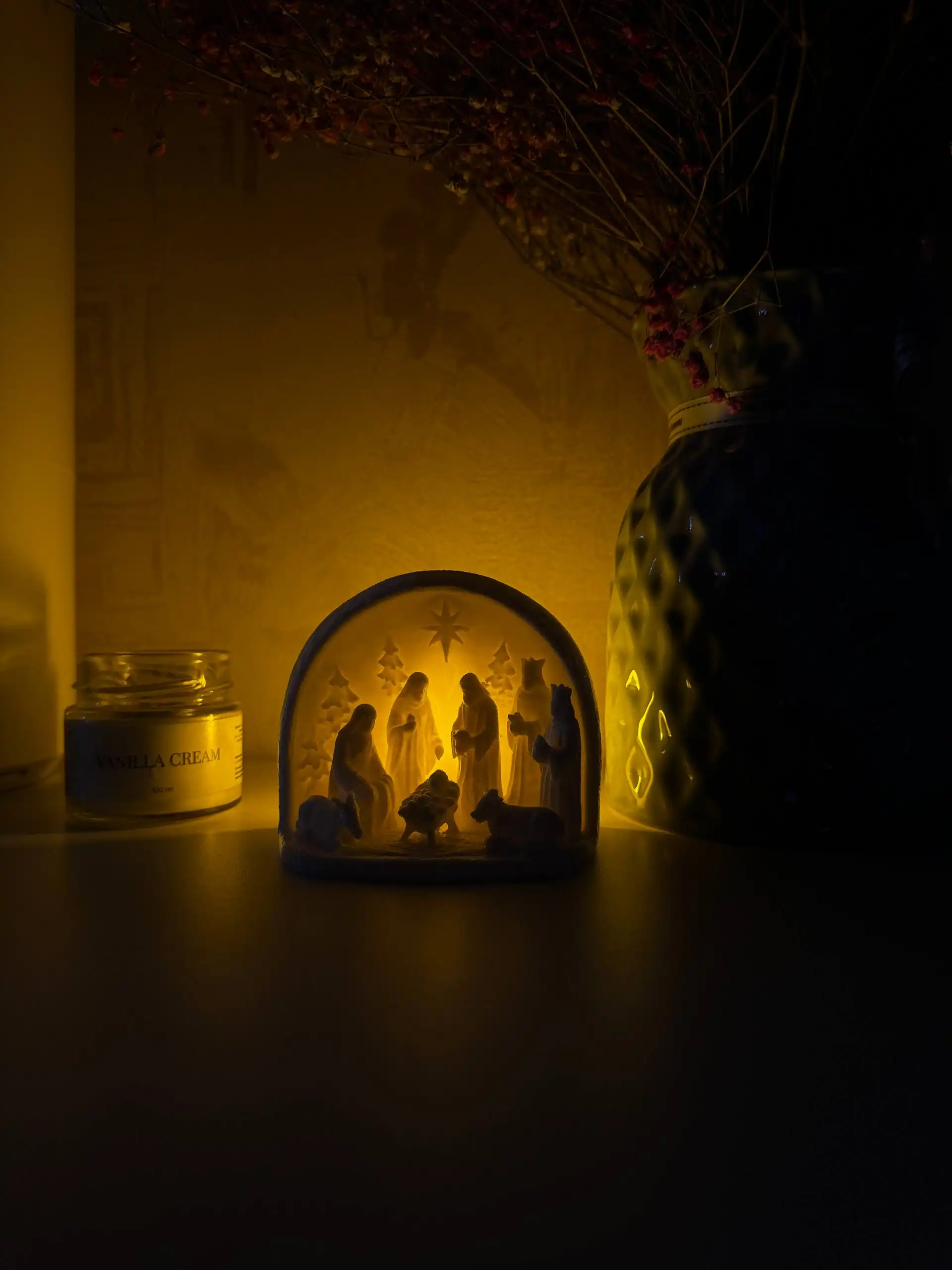 Декорация Рождественский вертеп со светодиодной свечой