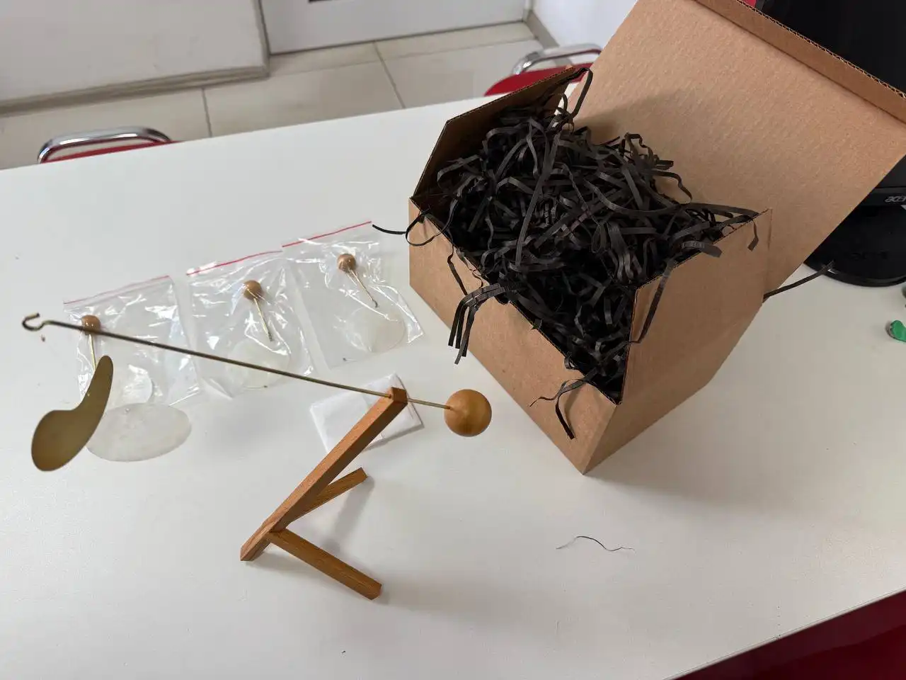 Продам набор Momo - настольный мобиль от Kinetic Levi