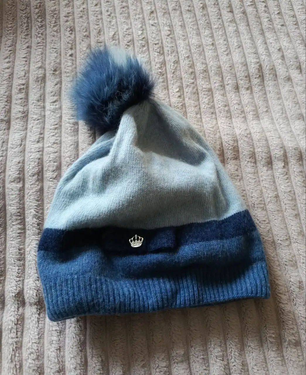 Шапка осень/зима ангора, шерсть с натуральным помпоном