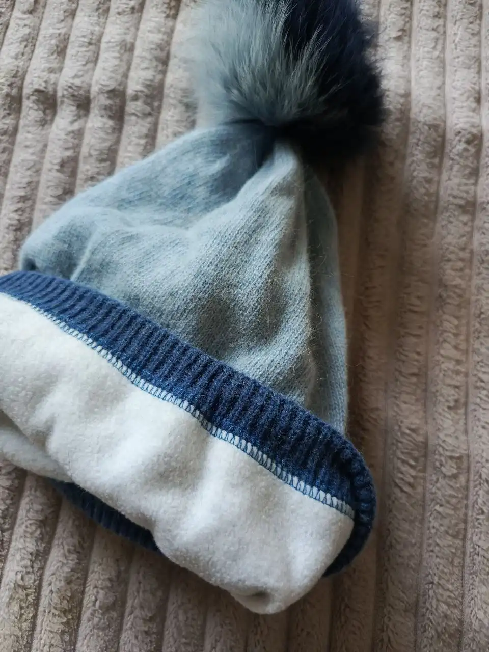 Шапка осень/зима ангора, шерсть с натуральным помпоном
