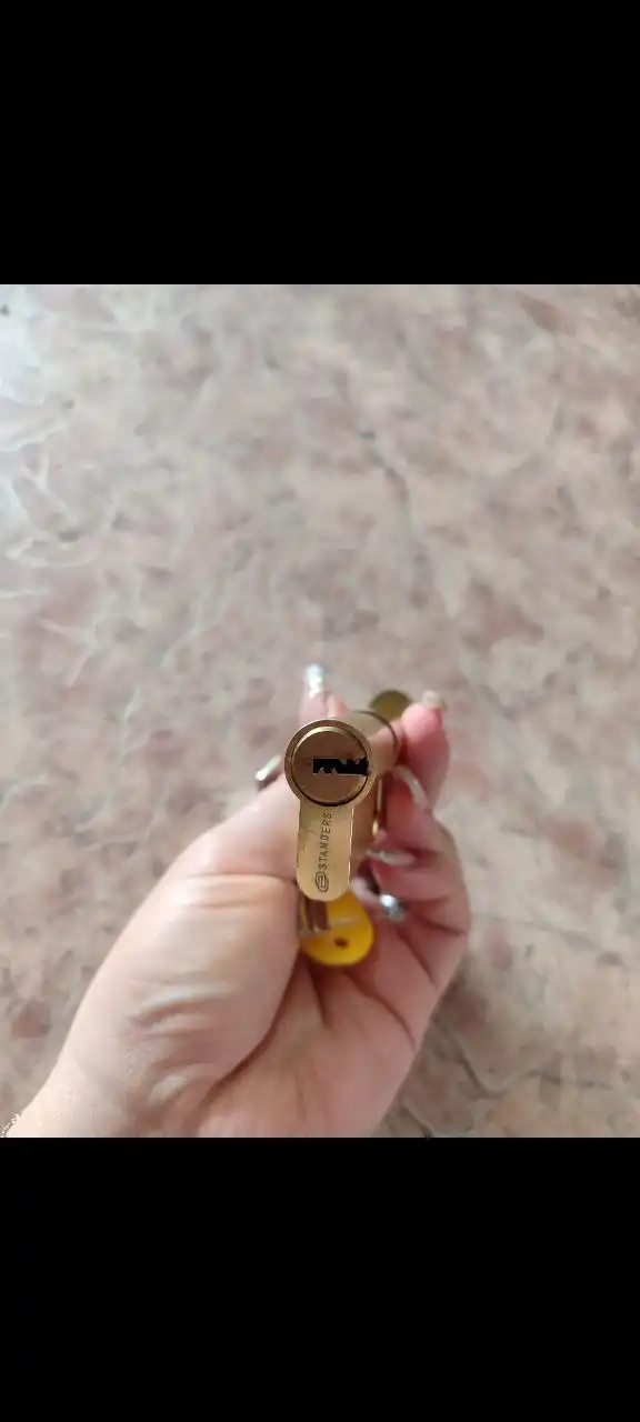 Личинка для входной двери