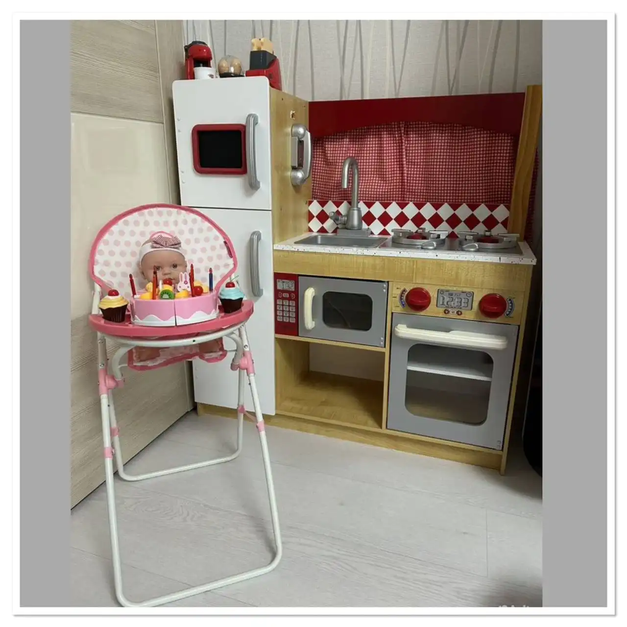 Продажа детских товаров: кухня Kidkraft, стульчик ELC, кукла, техника, фрукты