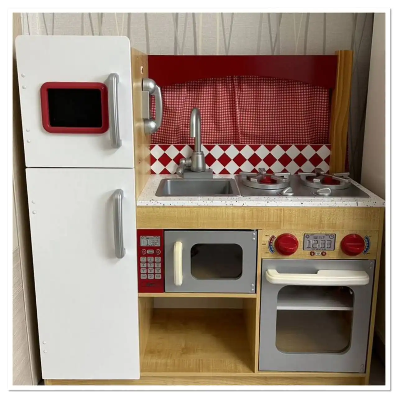 Продажа детских товаров: кухня Kidkraft, стульчик ELC, кукла, техника, фрукты