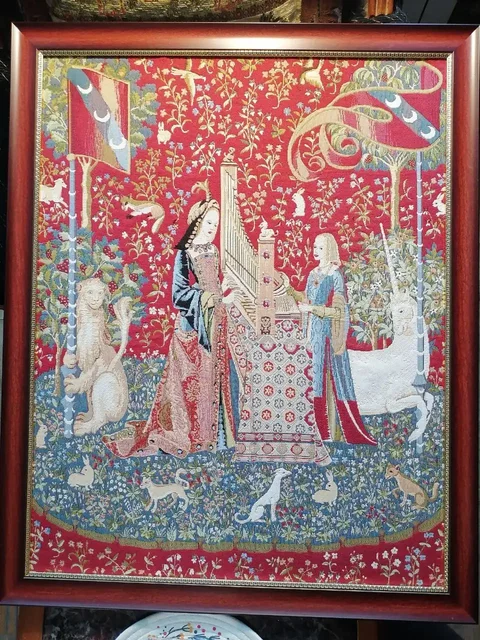 Картина-гобелен 92х70 в багете б/у - Швейное оборудование в Москва