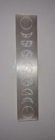 Продам камень Селенит брусок с гравировкой Земля - Мягкие игрушки в Химки