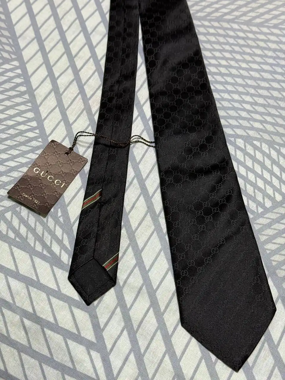 Продам галстук Gucci новый с этикеткой - Одежда в Химки