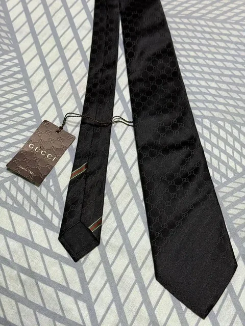 Продам галстук Gucci новый с этикеткой - Одежда в Химки