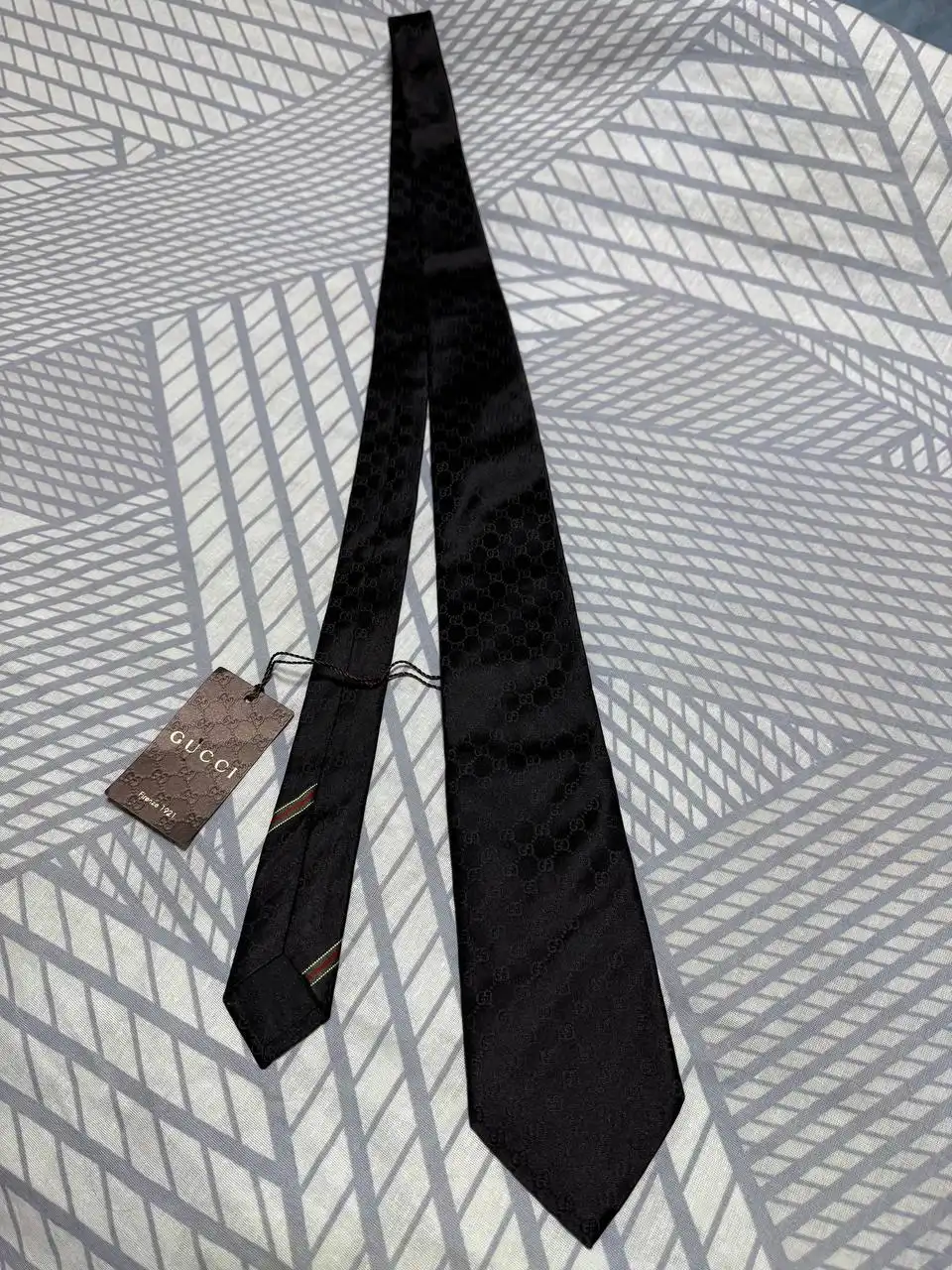 Продам галстук Gucci новый с этикеткой - Одежда в Химки