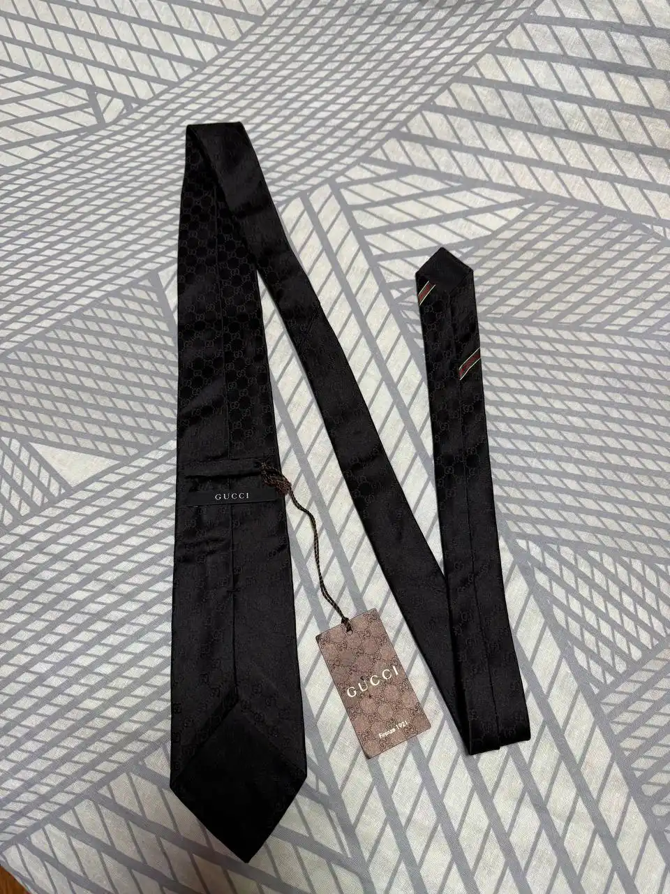 Продам галстук Gucci новый с этикеткой - Одежда в Химки