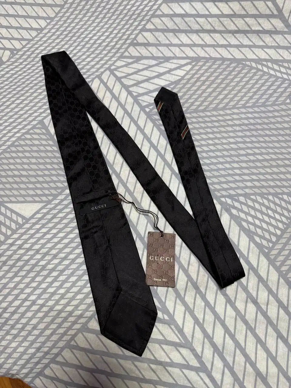 Продам галстук Gucci новый с этикеткой - Одежда в Химки