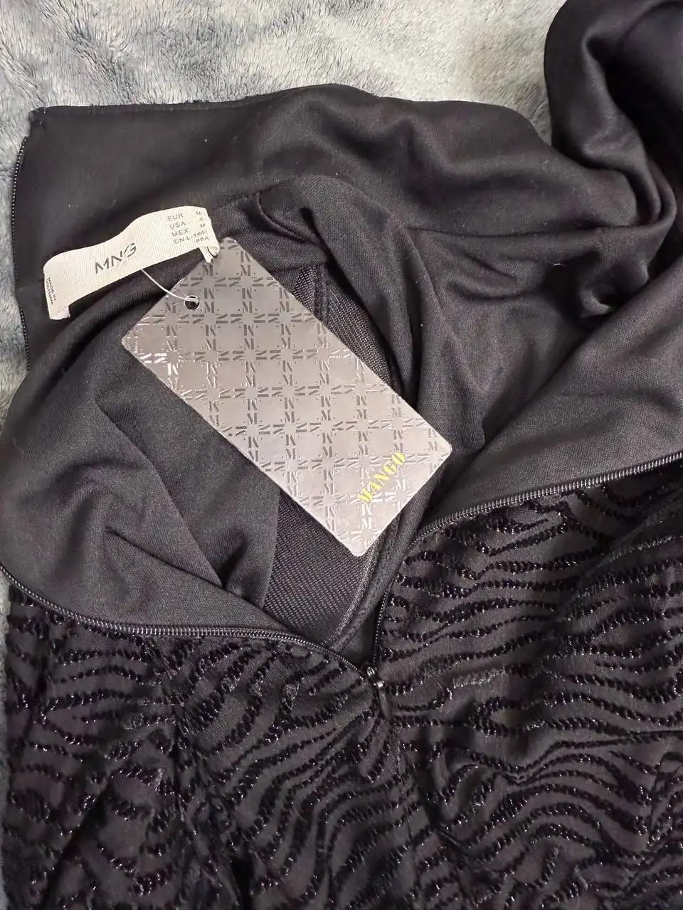 Платье Mango с принтом под зебру, бархатистое - Платья (Одежда) в Химки