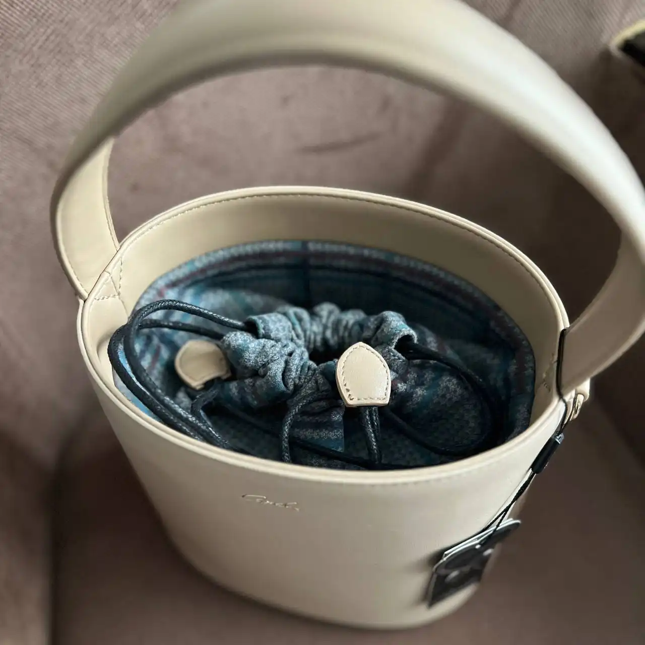 Новая фабричная сумка-ведерко Axel в цвете нюд - Сумки (Одежда) в Химки