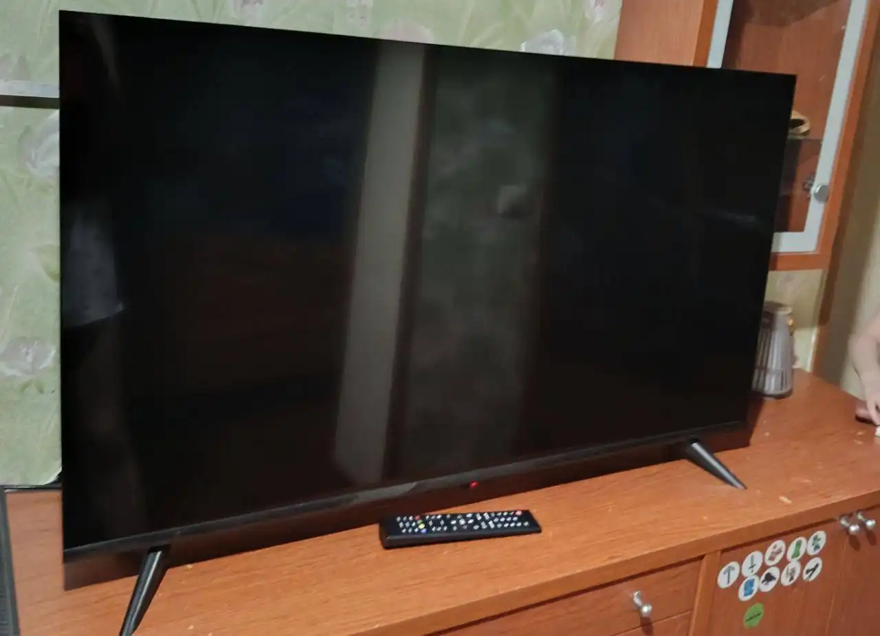 Продажа Xbox One 1TB с 2 джойстиками и телевизором 43 дюйма - Игровые приставки и телевизоры (Электроника) в Химки