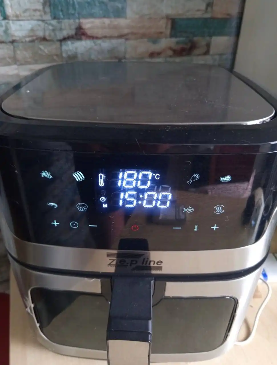 Аэрогриль рабочий, иногда глючит экран - Барахолка в Химки