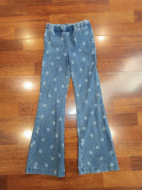 Новые расклешенные джинсы H&M размер 122 - Детская одежда в Химки