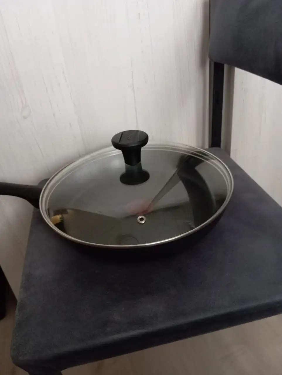 Сковорода Тефаль с крышкой 28 см - Посуда (Барахолка) в Зеленоград