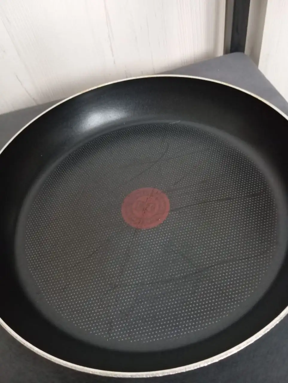 Сковорода Тефаль с крышкой 28 см - Посуда (Барахолка) в Зеленоград