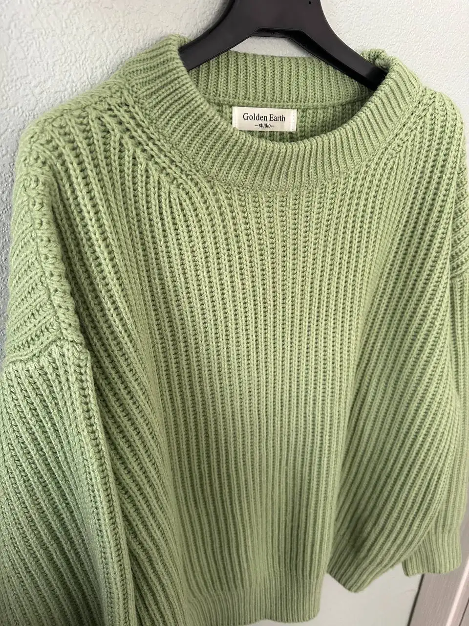 Свитер размер М в хорошем состоянии - Верхняя одежда (Одежда) в Москва