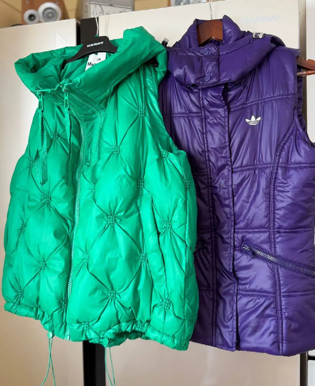 Продажа двух жилеток, зеленая и фиолетовая - Верхняя одежда (Одежда) в Москва