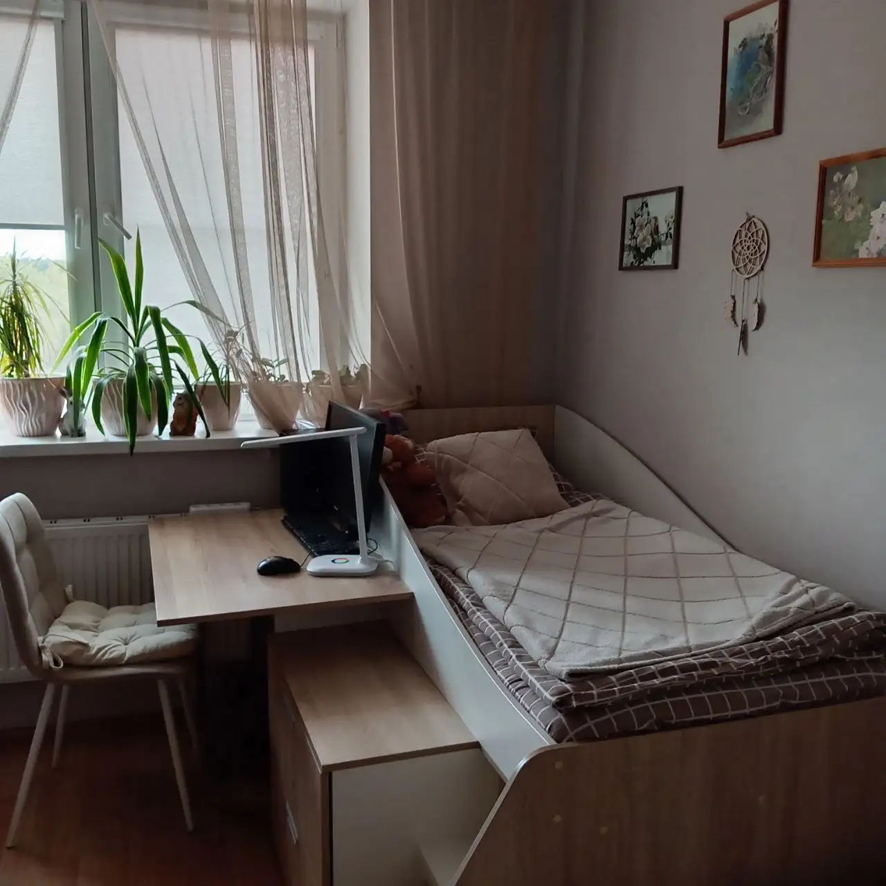 Продам детскую кровать три в одном с тумбой и столом - Мебель детская (Товары для детей) в Химки