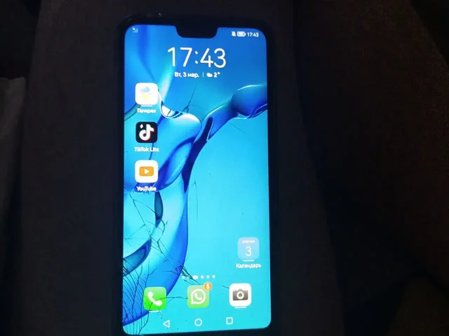 Смартфон Honor 10 с разбитым дисплеем - ТВ-приставки в Химки