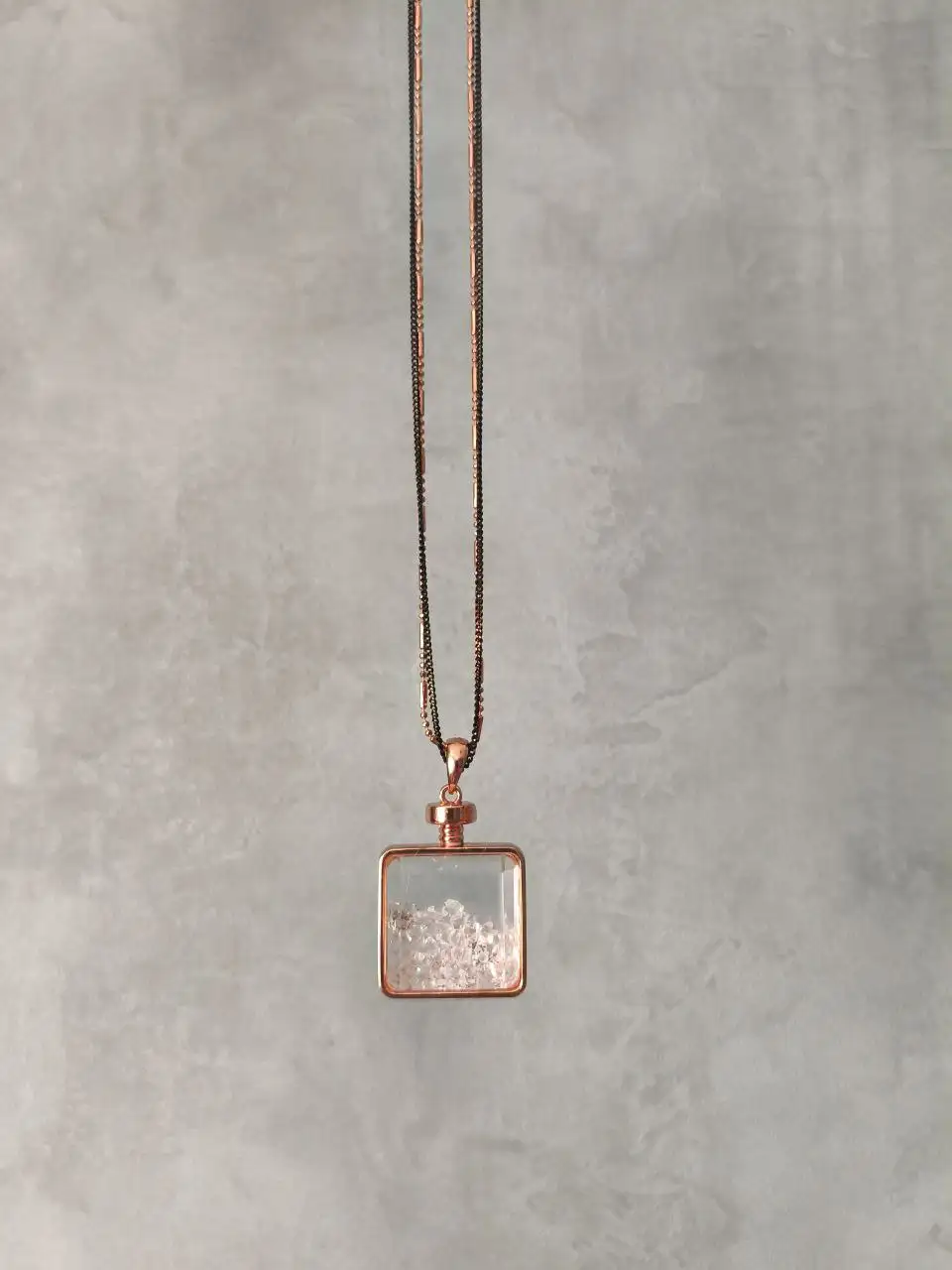 Кулон "парфюм" с кристаллами на двух цепочках - Бижутерия (Барахолка) в Зеленоград