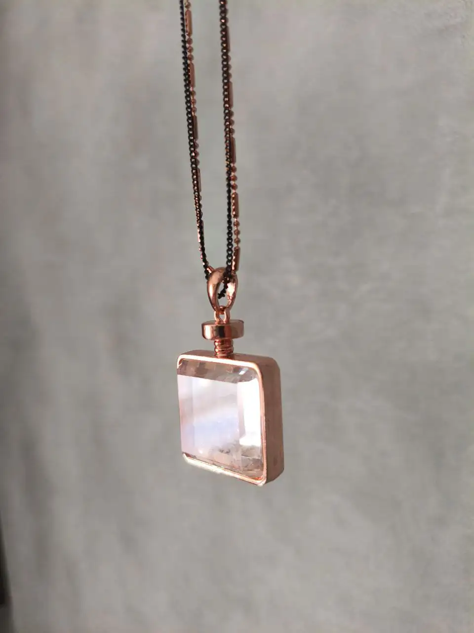 Кулон "парфюм" с кристаллами на двух цепочках - Бижутерия (Барахолка) в Зеленоград