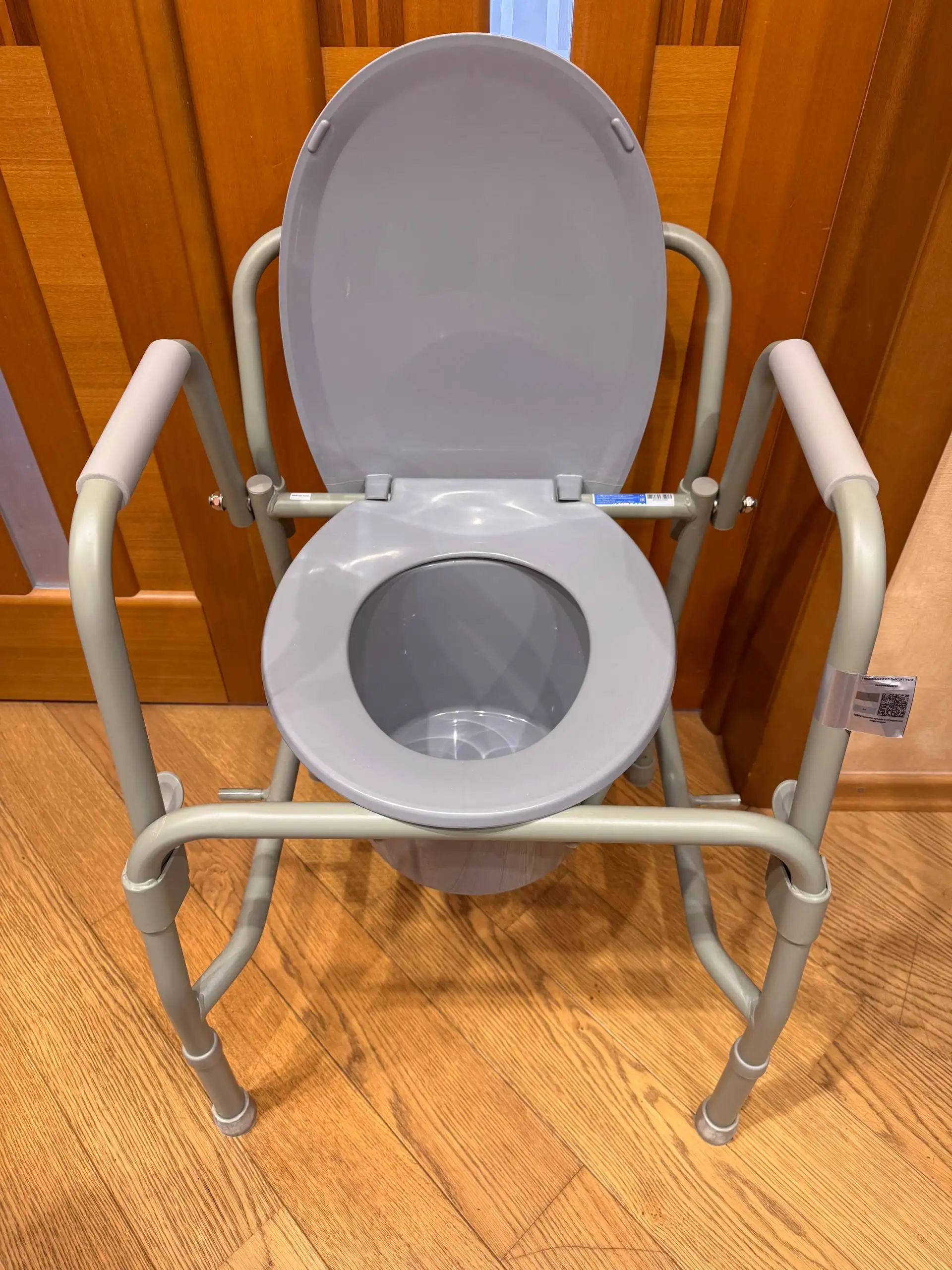 Продам новое кресло-туалет для пожилых людей и инвалидов - Медицинское оборудование (Барахолка) в Зеленоград
