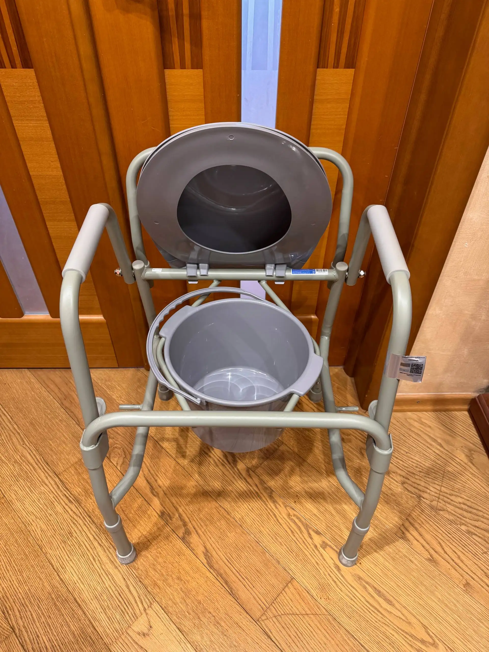 Продам новое кресло-туалет для пожилых людей и инвалидов - Медицинское оборудование (Барахолка) в Зеленоград