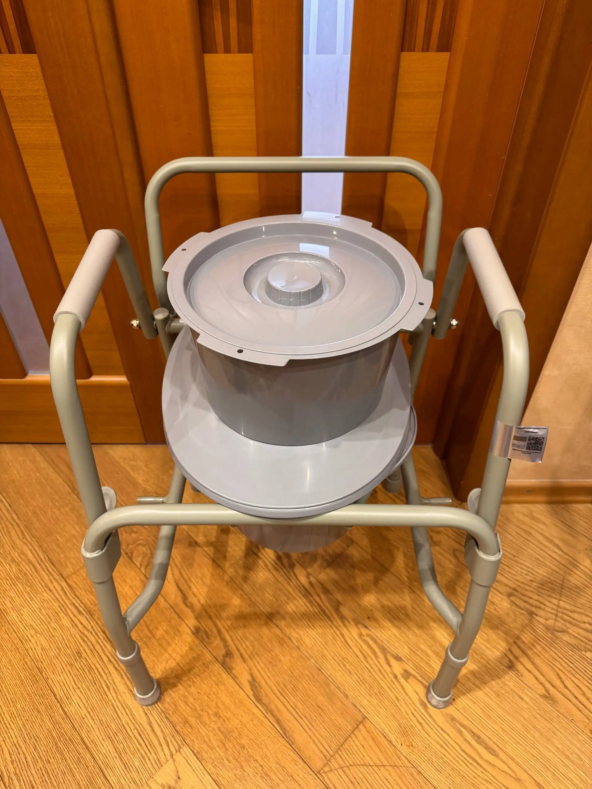 Продам новое кресло-туалет для пожилых людей и инвалидов - Медицинское оборудование (Барахолка) в Зеленоград