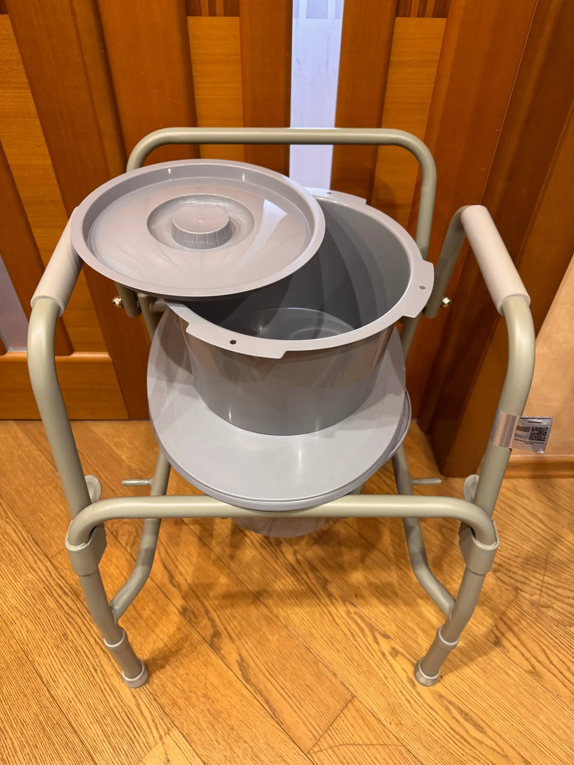 Продам новое кресло-туалет для пожилых людей и инвалидов - Медицинское оборудование (Барахолка) в Зеленоград