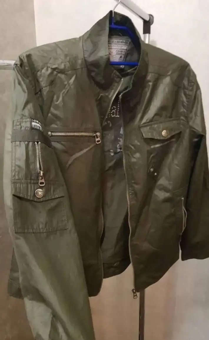 Мужские ветровки черная и темно-зеленая - Мужская одежда (Одежда) в Химки