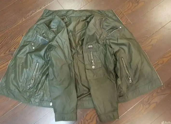 Мужские ветровки черная и темно-зеленая - Мужская одежда (Одежда) в Химки