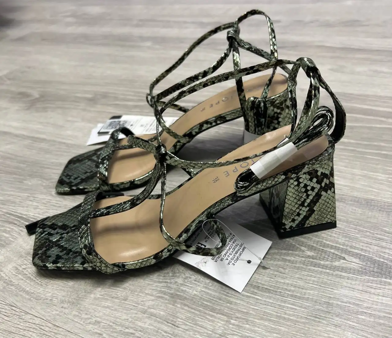 Босоножки Calliope со змеиным принтом на каблуке 6 см размер 38 - Обувь (Одежда) в Химки