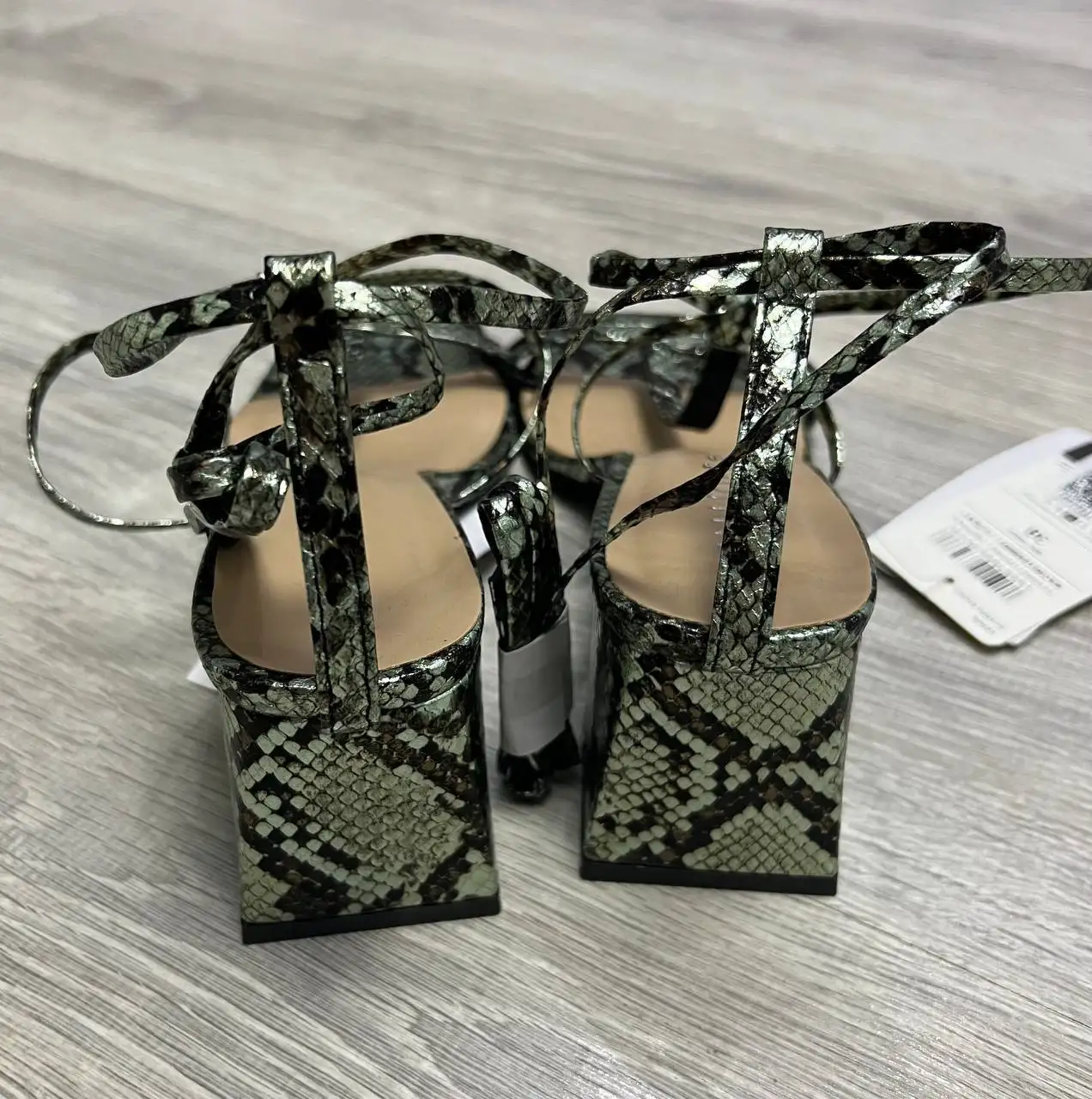 Босоножки Calliope со змеиным принтом на каблуке 6 см размер 38 - Обувь (Одежда) в Химки