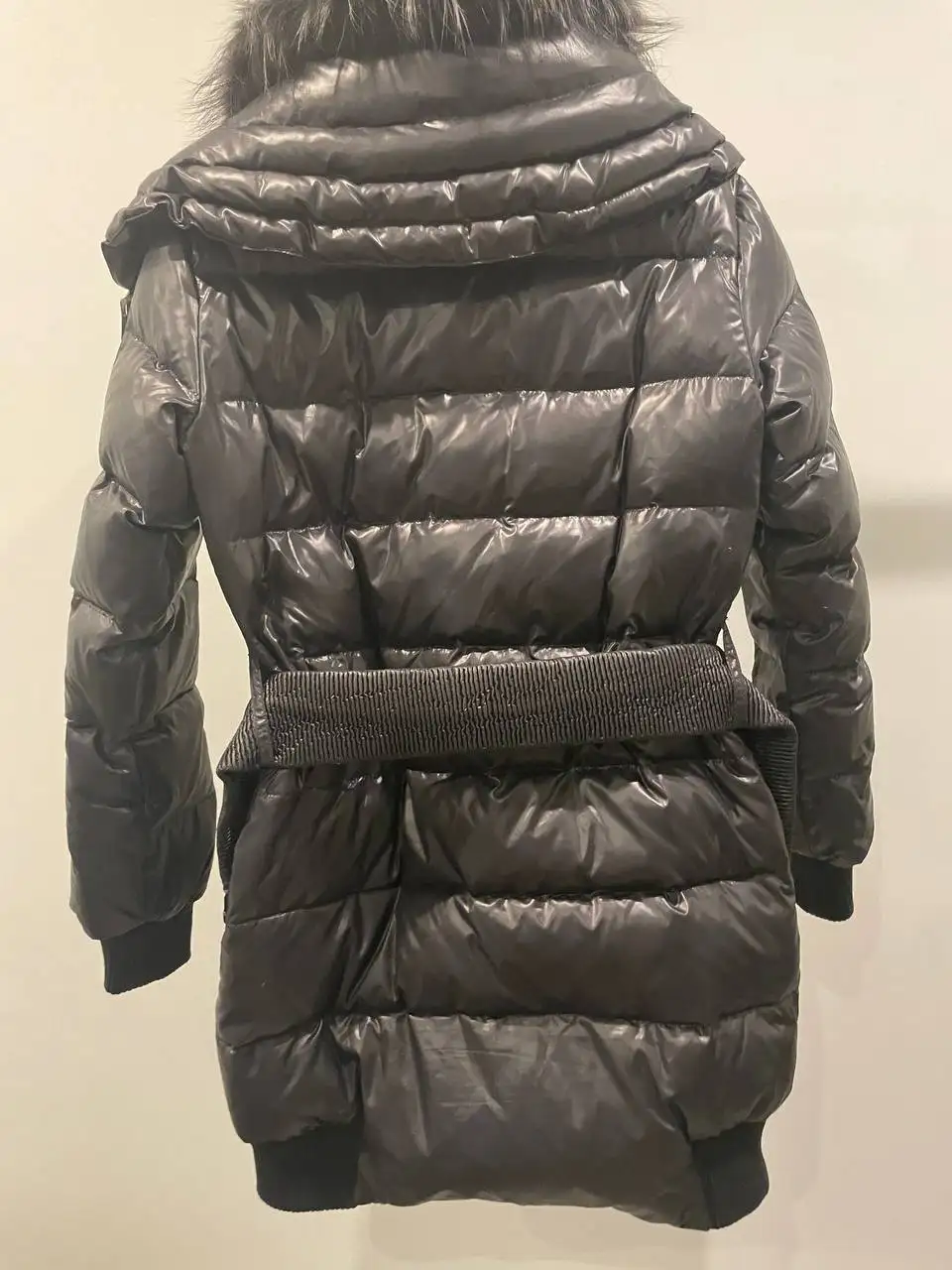 Женский Пуховик Neohit с меховой отделкой - Верхняя одежда (Одежда) в Химки