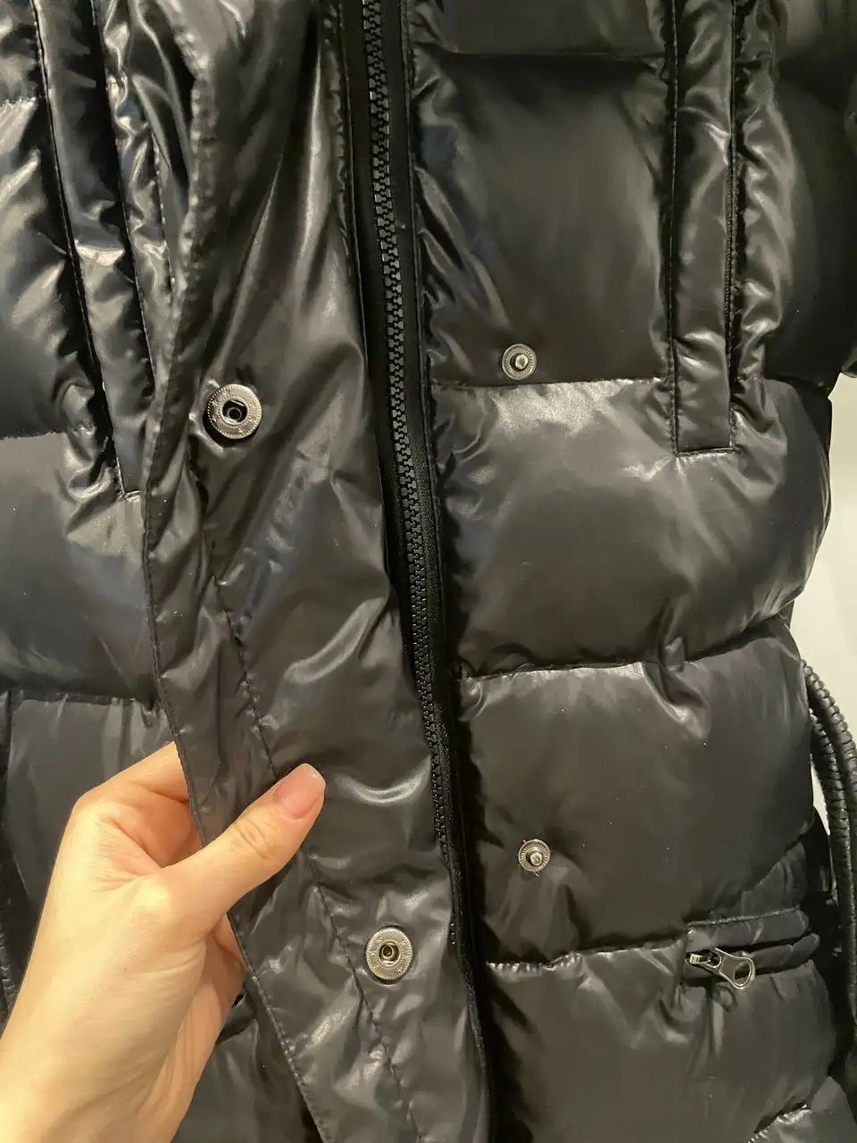 Женский Пуховик Neohit с меховой отделкой - Верхняя одежда (Одежда) в Химки