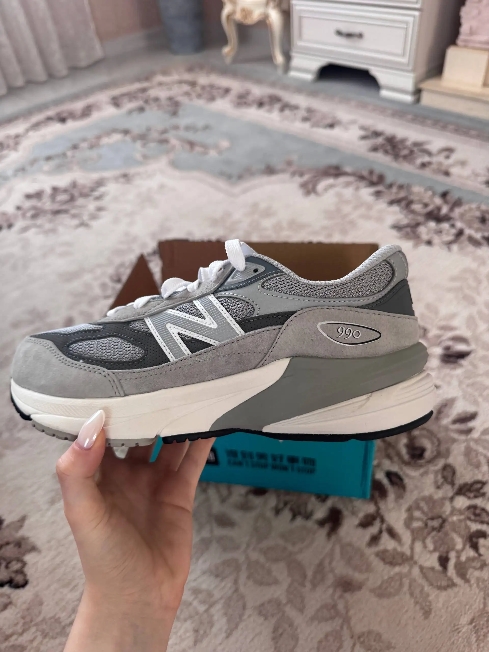 Продам новые New Balance 990v6 размер 40 - Обувь (Одежда) в Химки