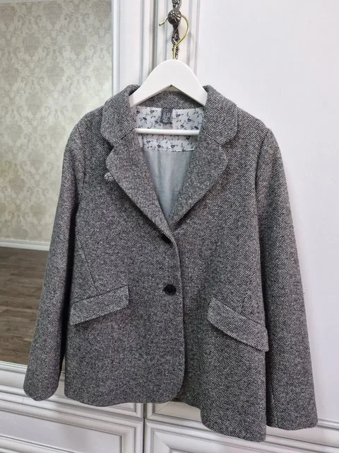 Тёплый пиджачок Zara на 152 см - Жилетки в Химки