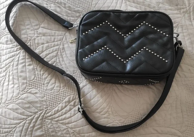 Сумочка Keddo в отличном состоянии - Жилетки в Химки