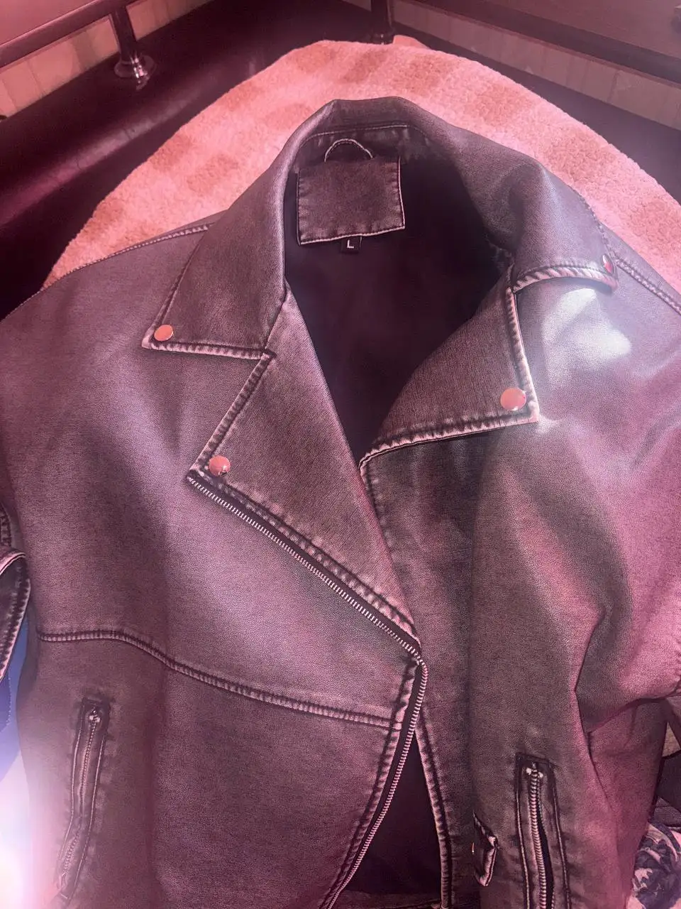 Женская кожаная куртка размер L - Верхняя одежда (Одежда) в Химки