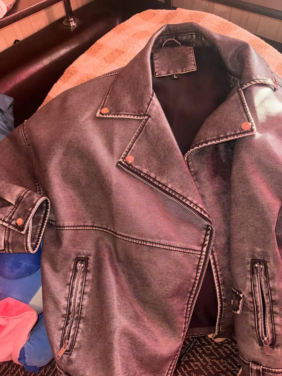 Женская кожаная куртка размер L - Верхняя одежда (Одежда) в Химки