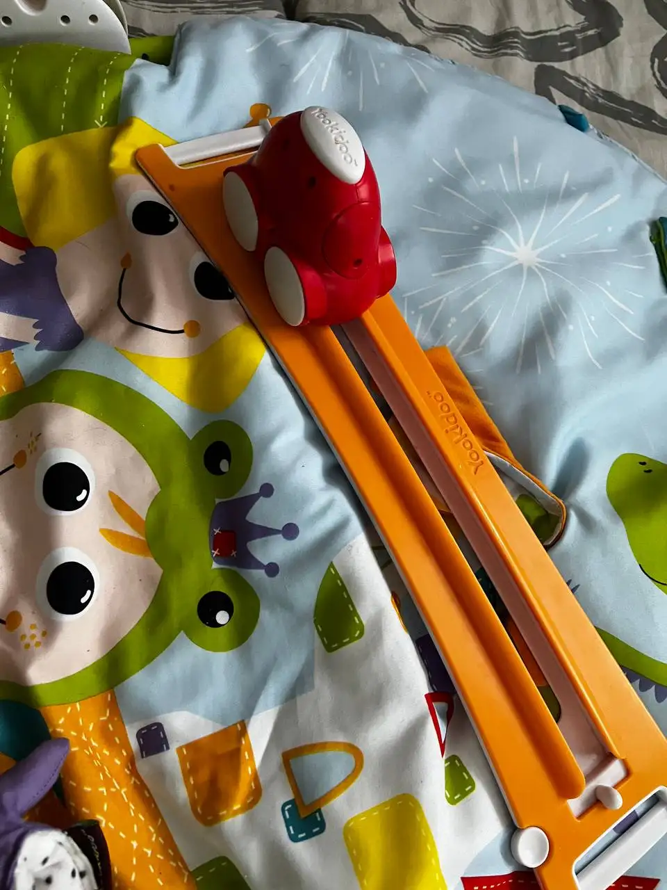 Продам детские качели, шезлонг, игровой коврик, пеленальный матрасик - Детская мебель и аксессуары (Товары для детей) в Химки